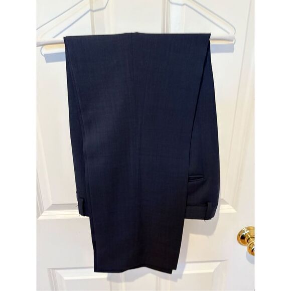 Jos A. Banks Men’s 2 Piece Suit, size 39 - Picture 11 of 16